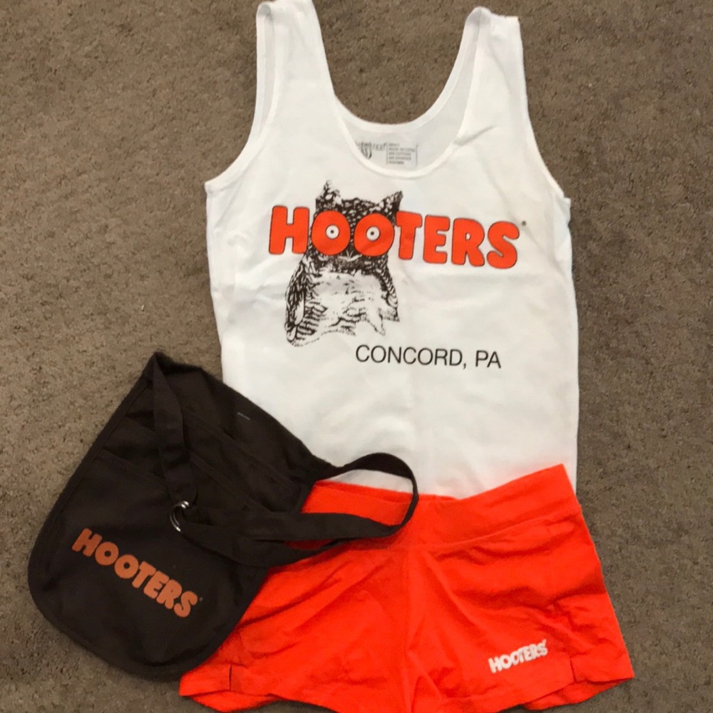 Hooter’s White SMALL tank top